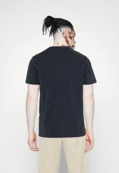 Pier One5 PACK - T-shirt - Bas - Dark Blue/white/red 14 Pier One5 PACK - T-shirt - Bas - Dark Blue/white/red -Pier One Försäljning 295c2df551ed43f6a208a62db37e5d5f