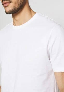 Pier OneT-shirt - Bas - White/black/bordeaux -Pier One Försäljning 4a6de0d2b72e4f1290d4d17a26a3cd34