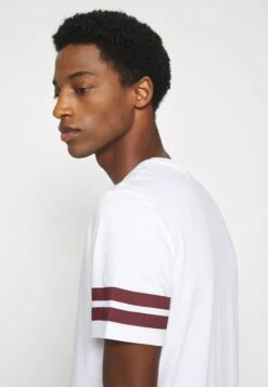 Pier OneT-shirt Med Print - White 13 Pier OneT-shirt Med Print - White -Pier One Försäljning 4ba1b82d8bf947e4a41019ee9f083145