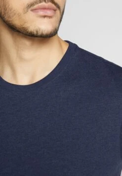 Pier One4 PACK - T-shirt - Bas - Black/white/blue -Pier One Försäljning 5847a37145c74e25a85f71f4653216cb