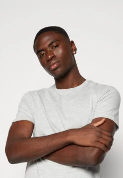 Pier OneUNISEX 5 Pack - T-shirt - Bas - Black /dark Blue/dark Green -Pier One Försäljning 5a5f64d2aa404b7aa94ccdac681bdd95