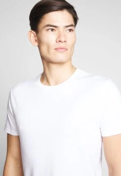 Pier One2 PACK - T-shirt - Bas - White/dark Blue 12 Pier One2 PACK - T-shirt - Bas - White/dark Blue -Pier One Försäljning 5d6a04d994e343d2903cc2c1666bad4b