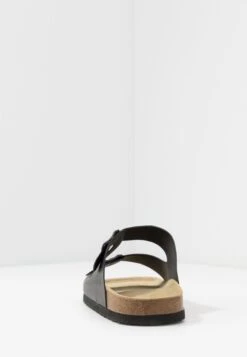 Pier OneUNISEX - Tofflor & Inneskor - Black 14 Pier OneUNISEX - Tofflor & Inneskor - Black -Pier One Försäljning 6792cddf649c4c73afdf1fc19e95f07f