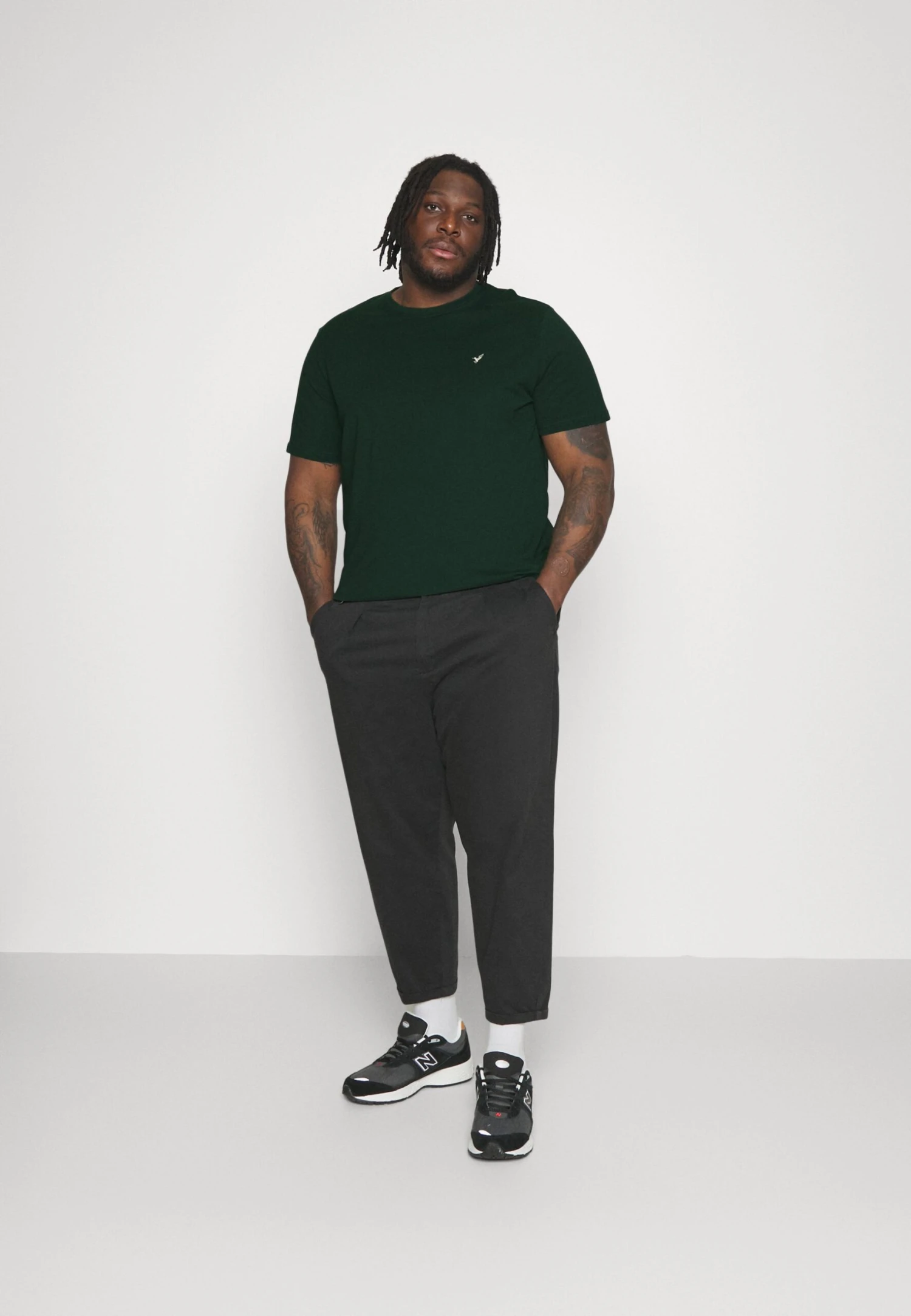 Pier One5 PACK - T-shirt - Bas - Dark Green/beige/light Blue 3 Pier One5 PACK - T-shirt - Bas - Dark Green/beige/light Blue