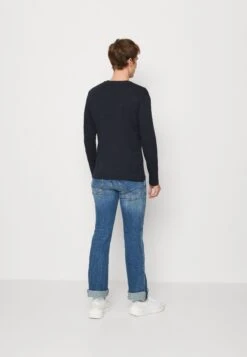 Pier One3 PACK - Långärmad Tröja - Red/dark Blue/mottled Light Grey 11 Pier One3 PACK - Långärmad Tröja - Red/dark Blue/mottled Light Grey -Pier One Försäljning 7ad68d8285f54f8f8b74b48059c8113e