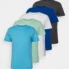 Pier One5 PACK - T-shirt - Bas - Blue/dark Blue/light Green -Pier One Försäljning 8829d927b1a546d58909a54b59b2fce3