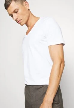 Pier One2 PACK - T-shirt - Bas - White 13 Pier One2 PACK - T-shirt - Bas - White -Pier One Försäljning 8a50f47374ab42e380a66ae8b1778f0e