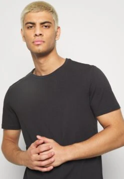 Pier One7 PACK - T-shirt - Bas - Black -Pier One Försäljning a537c665fcb548988df38d98a88a46a2