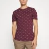 Pier OneT-shirt Med Print - Bordeaux -Pier One Försäljning a616fbdfd4da4922a9f3f77bb71d9a16