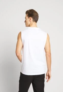 Pier One3 PACK - T-shirt - Bas - Grey/white/black 12 Pier One3 PACK - T-shirt - Bas - Grey/white/black -Pier One Försäljning a9eda1483b324f9bb5e5f44f95d5a2f7