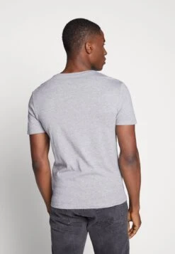 Pier One3 PACK - T-shirt - Bas - Black, Grey, Green -Pier One Försäljning b3e2272097fd45d28e31884f564c0681