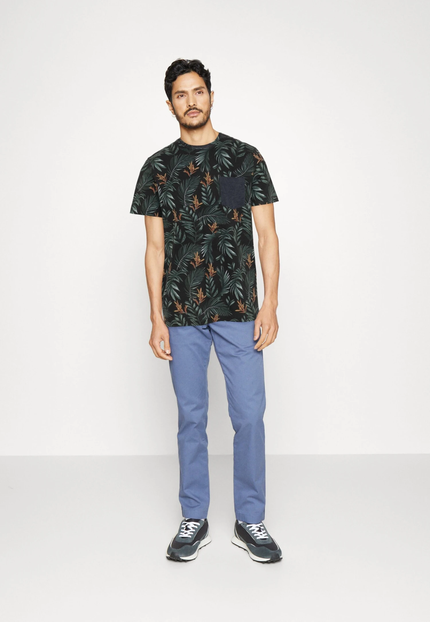 Pier One2 PACK - T-shirt Med Print - White/multi-coloured 3 Pier One2 PACK - T-shirt Med Print - White/multi-coloured