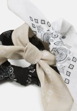 Pier OneBANDANA UNISEX 3 PACK - Scarf - Black/white/beige -Pier One Försäljning c2ede95d3e4443e6ac8cd75fce932acc