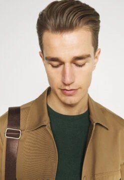 Pier OneBASIC CREWNECK - Stickad Tröja - Mottled Dark Green -Pier One Försäljning c4a75157027844b18a449c0bf30f39e5