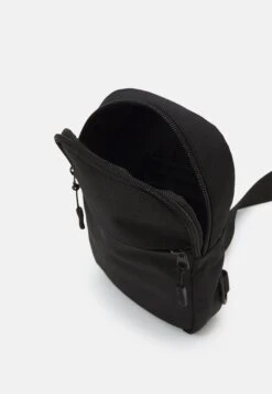 Pier OneBältesväska - Black -Pier One Försäljning c75c8bdf8b8541419b96d7dba0f5d743