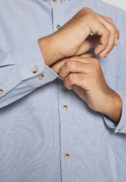 Pier OneOXFORD - Skjorta - Light Blue 11 Pier OneOXFORD - Skjorta - Light Blue -Pier One Försäljning d0f3517b8dcc4ed8944314d9a3607504