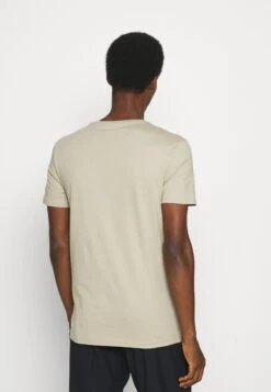 Pier OneT-shirt - Bas - White/dark Grey/black 11 Pier OneT-shirt - Bas - White/dark Grey/black -Pier One Försäljning d4309172134f476283eb4fd8b00555ed