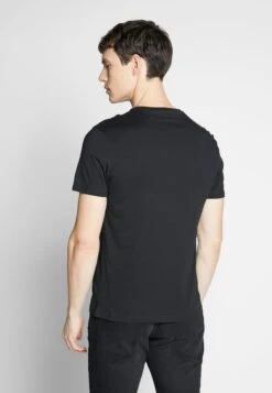 Pier One3 PACK - T-shirt - Bas - Black/white/blue -Pier One Försäljning e7497b751f8c4bd498980e2ffe8f6ae0