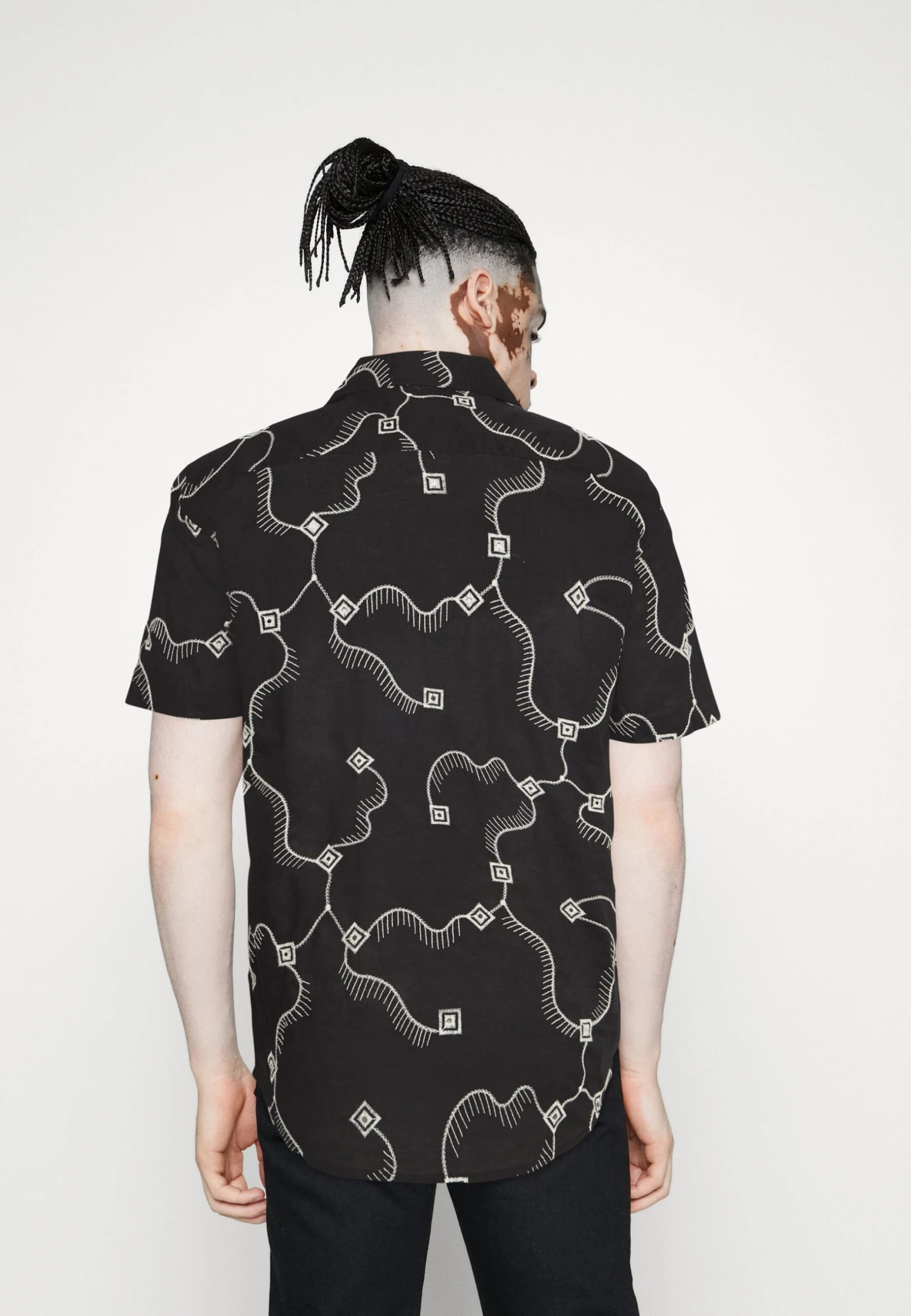 Pier OneEMBROIDERED LINES SHIRT - Skjorta - Black 5 Pier OneEMBROIDERED LINES SHIRT - Skjorta - Black - Bild 3