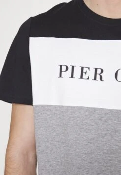 Pier OneT-shirt Med Print - Black -Pier One Försäljning ebadc82db7ce423c8fe9d9c90da78396