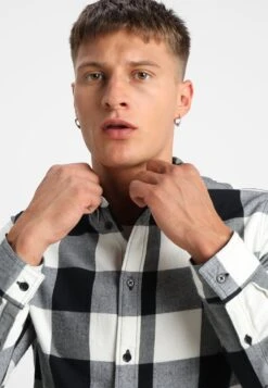 Pier OneSkjorta - Black/white -Pier One Försäljning f53db08a39734cb0a9045c08ab5cf6e6