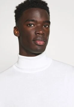 Pier OneStickad Tröja - Off-white -Pier One Försäljning f904e2f3a5d44d2aa5d3a33c4185d11b