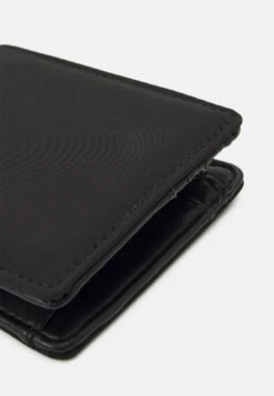 Pier OnePlånbok - Black 9 Pier OnePlånbok - Black -Pier One Försäljning fd757d58114e4a6ab03dfe053e22be19